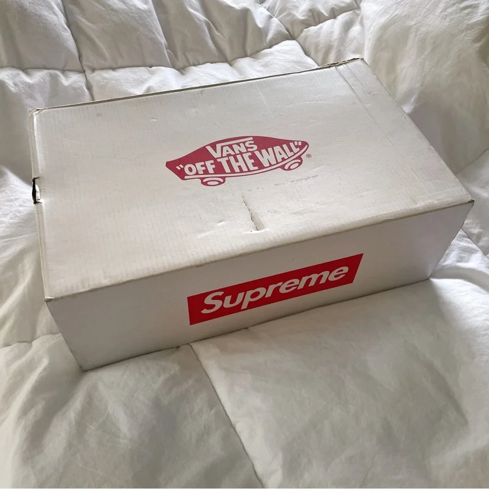 NIB VANS Sk8-Hi x SUPREME Blue Hole Punch Denim 2020 Size 9.5 - Picture 4 of 16